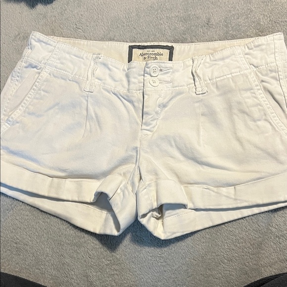 Abercrombie & Fitch Pants - Abercrombie & Fitch Women's Cream Shorts Sz 2
